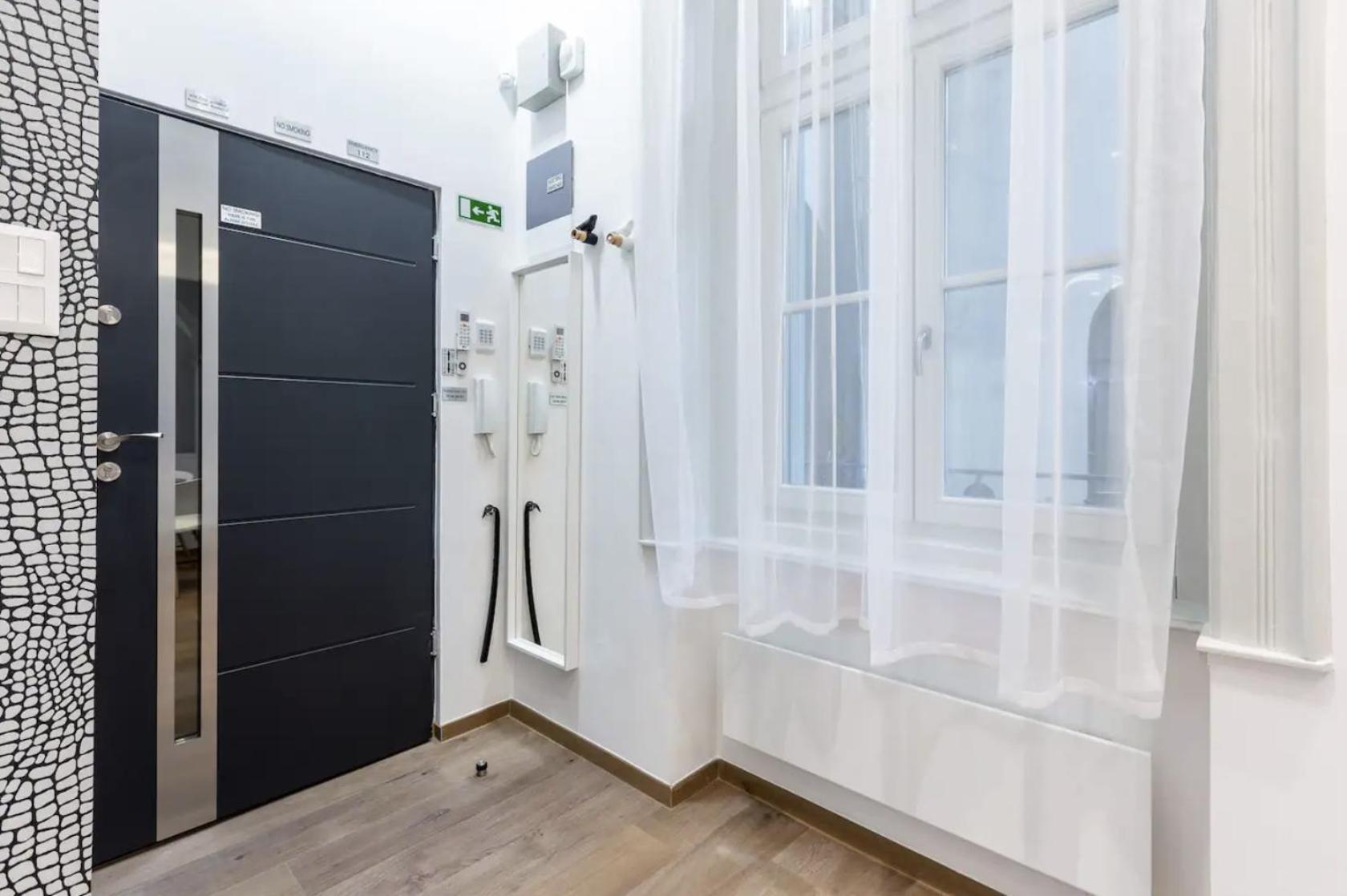 Premium Apartment By Hi5-King Street'S Luxury Budapest Exterior photo